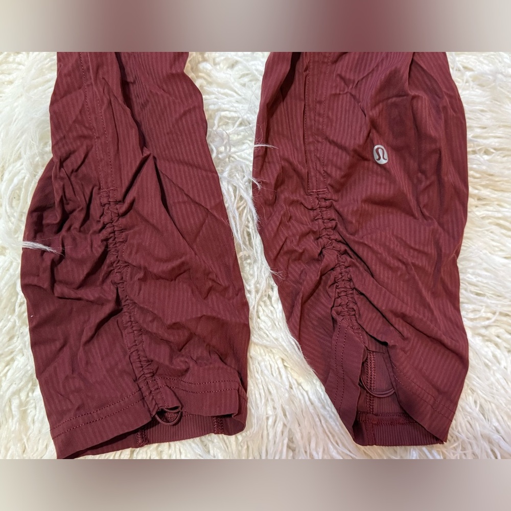 Lululemon Dance Studio Mid-Rise
Cropped Pant SIZE 2